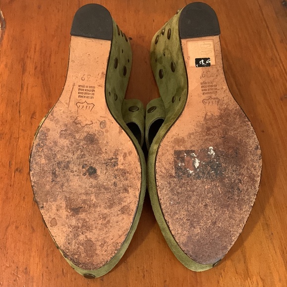 Jigsaw Olive suede platform mules embellished with brass studs in size 39. - Picture 6 of 8
